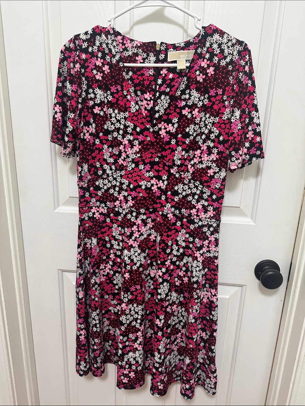 0232‎ Michael Kors Pink & Black Floral V-Neck Midi Dress medium